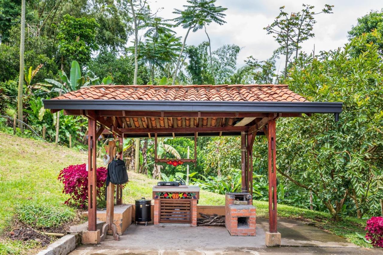 Agradable Cabana Cafetera Con Jacuzzi A 12 Min Del Centro De Pereira Extérieur photo