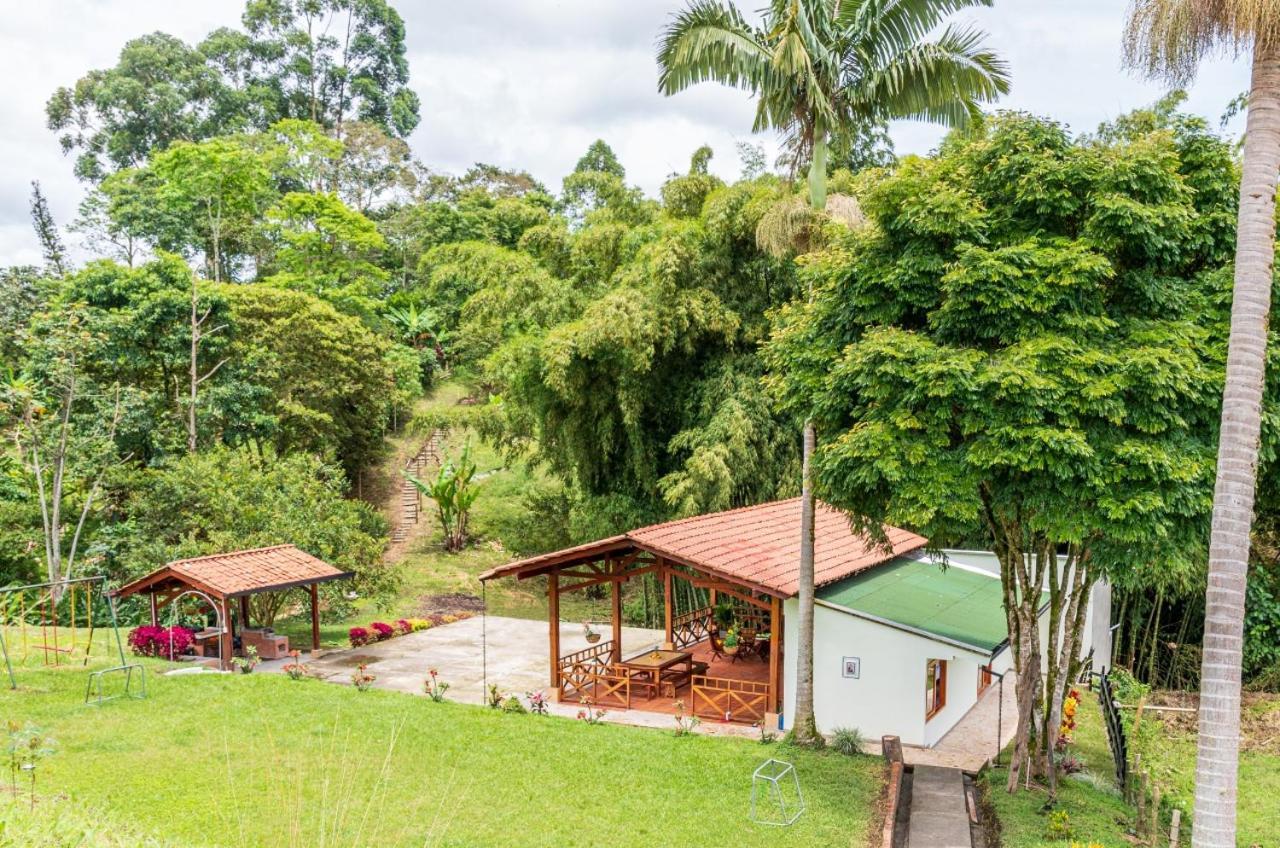 Agradable Cabana Cafetera Con Jacuzzi A 12 Min Del Centro De Pereira Extérieur photo