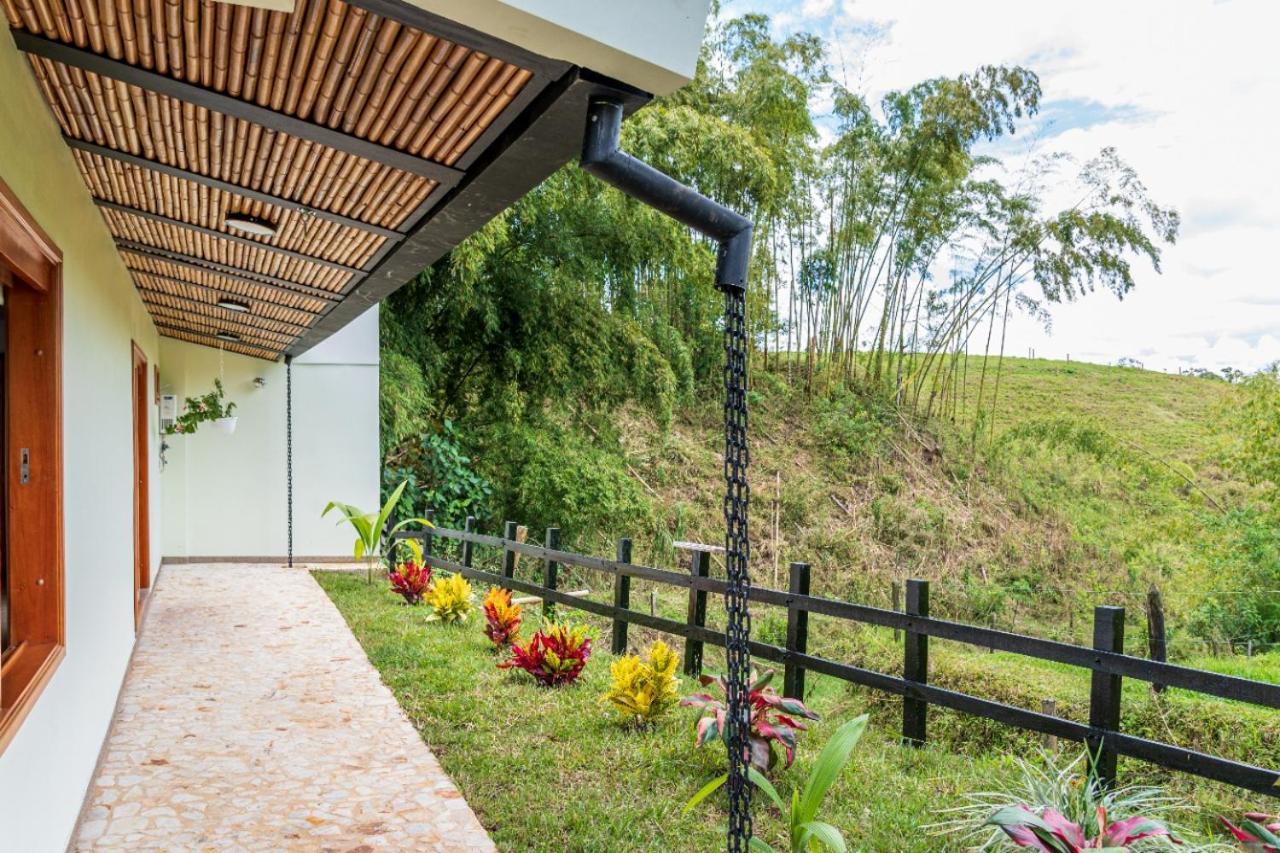Agradable Cabana Cafetera Con Jacuzzi A 12 Min Del Centro De Pereira Extérieur photo